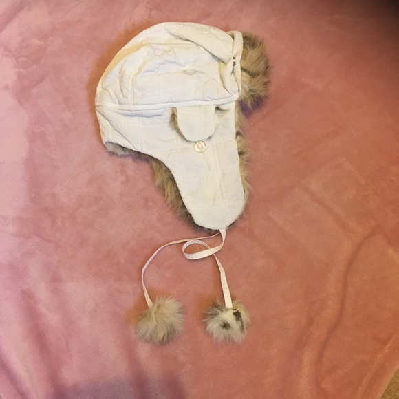 Woman’s winter hat - Picture 2 of 2